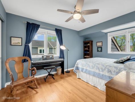 517 Renn Court Wheaton IL 60187