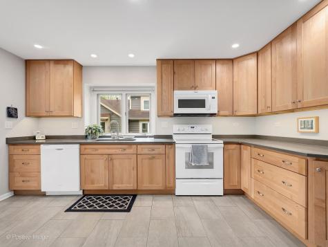 517 Renn Court Wheaton IL 60187