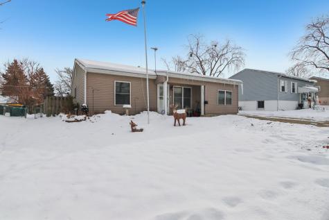 327 Hickory Avenue Romeoville IL 60446