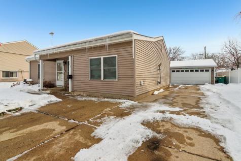 327 Hickory Avenue Romeoville IL 60446