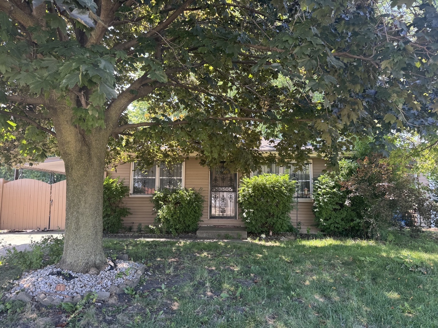308 Old Indian Trail Aurora IL 60506