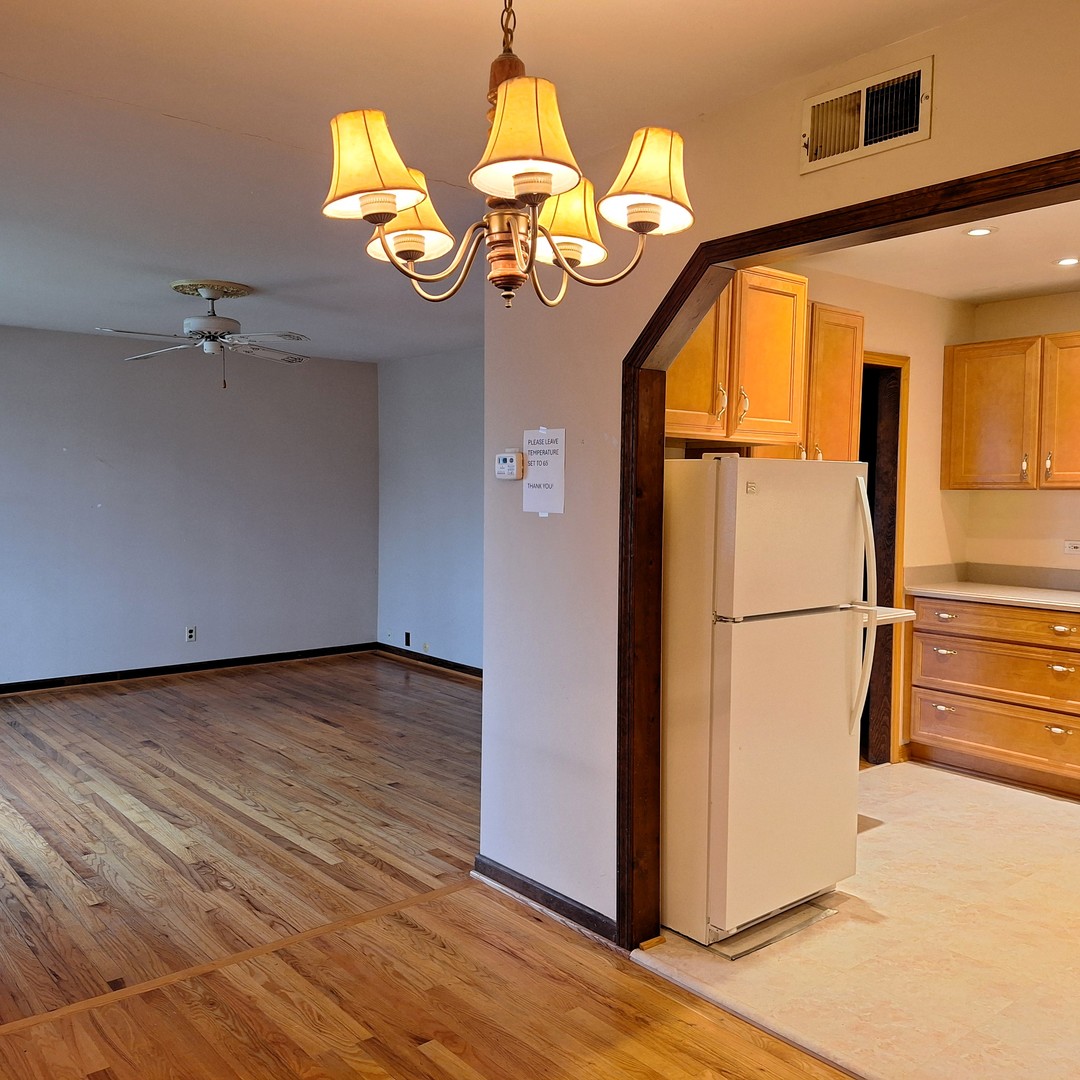 4605 West 84th Place Chicago IL 60652