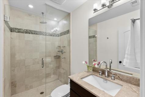 2122 West Melrose Street Chicago IL 60618