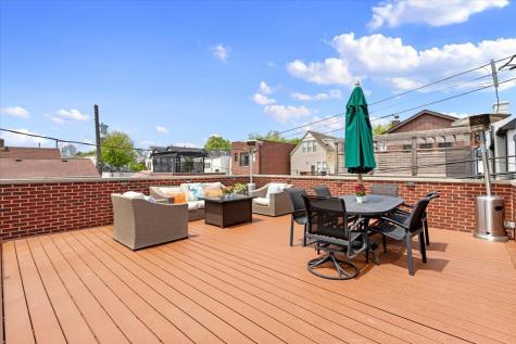 2122 West Melrose Street Chicago IL 60618