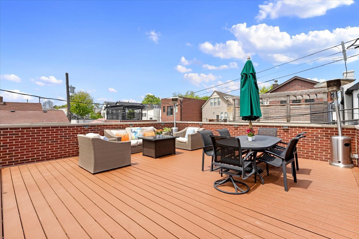 2122 West Melrose Street Chicago IL 60618