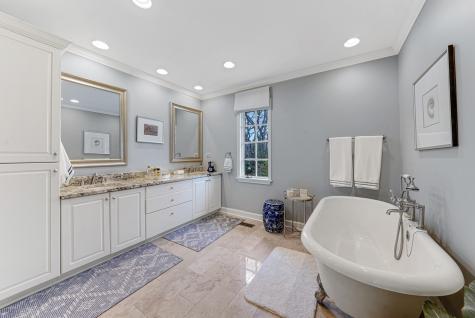 390 South Basswood Road Lake Forest IL 60045