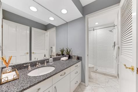390 South Basswood Road Lake Forest IL 60045
