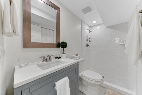 390 South Basswood Road Lake Forest IL 60045