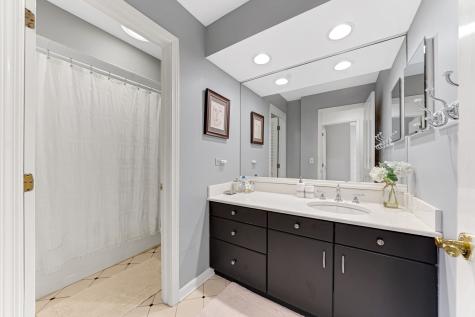 390 South Basswood Road Lake Forest IL 60045