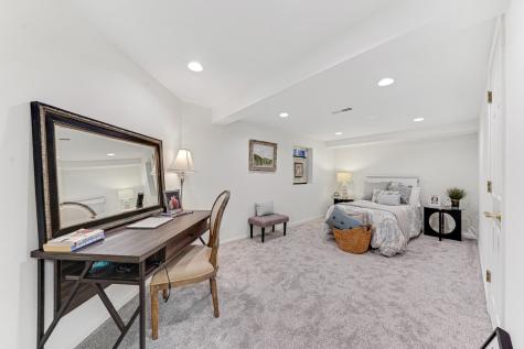 390 South Basswood Road Lake Forest IL 60045