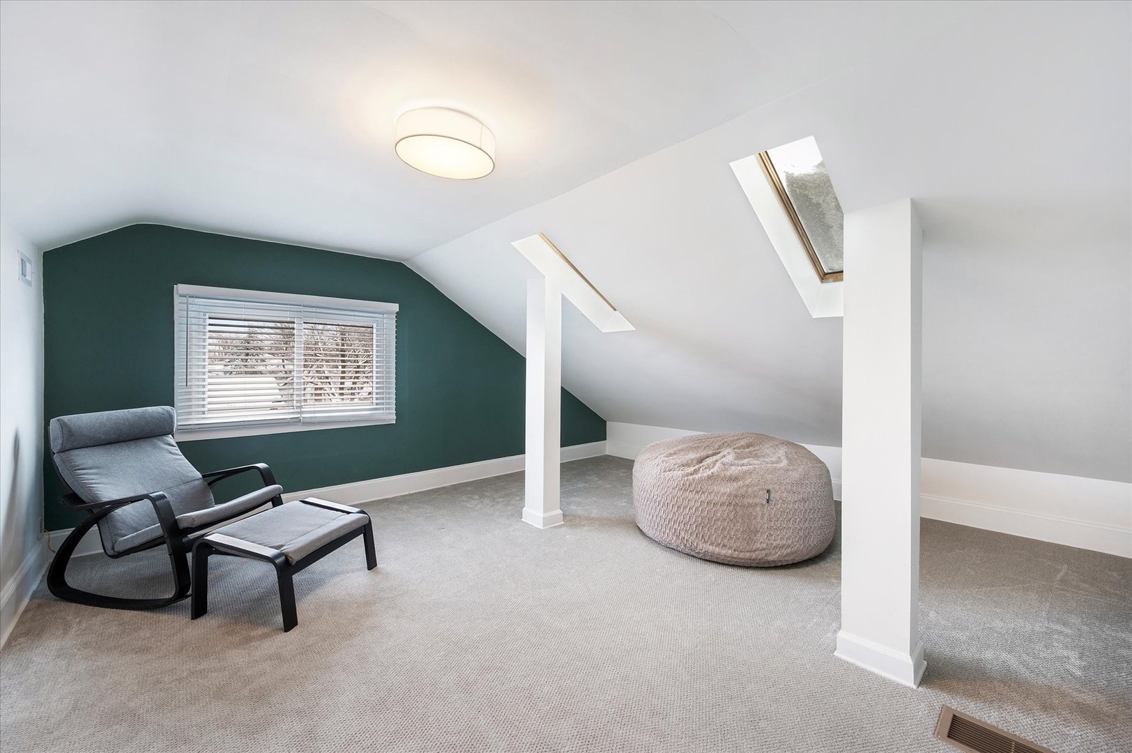 272 North Willow Road Elmhurst IL 60126