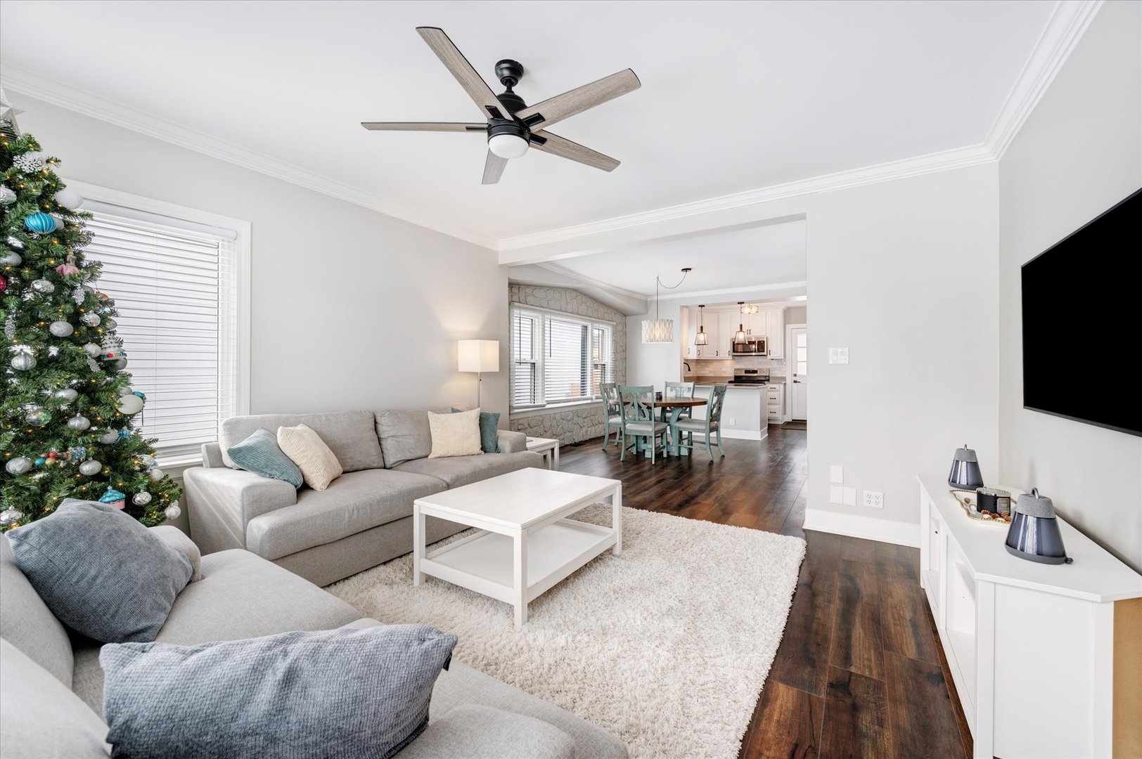 272 North Willow Road Elmhurst IL 60126