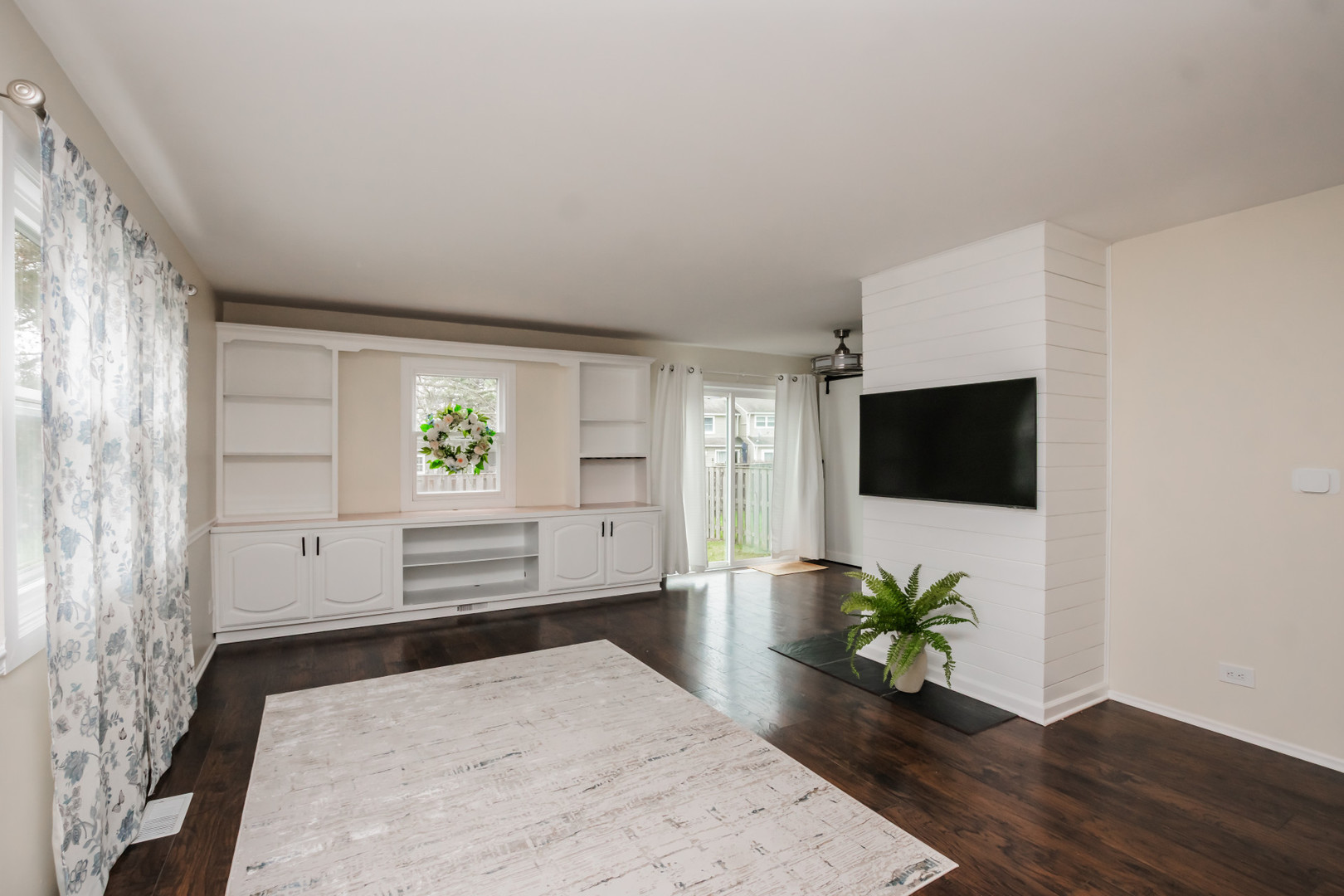837 Carnaby Court Schaumburg IL 60194