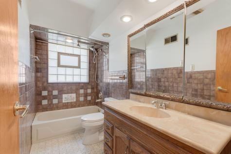 4605 Jerome Avenue Skokie IL 60076