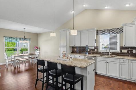 312 London Way Savoy IL 61874