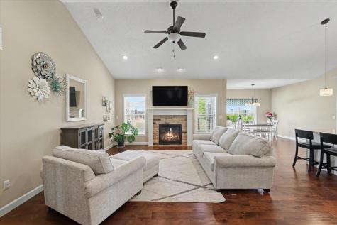 312 London Way Savoy IL 61874