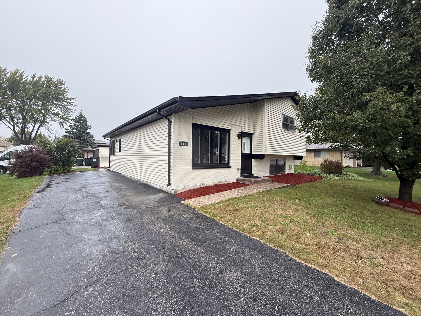 413 Canyon Trail Carol Stream IL 60188