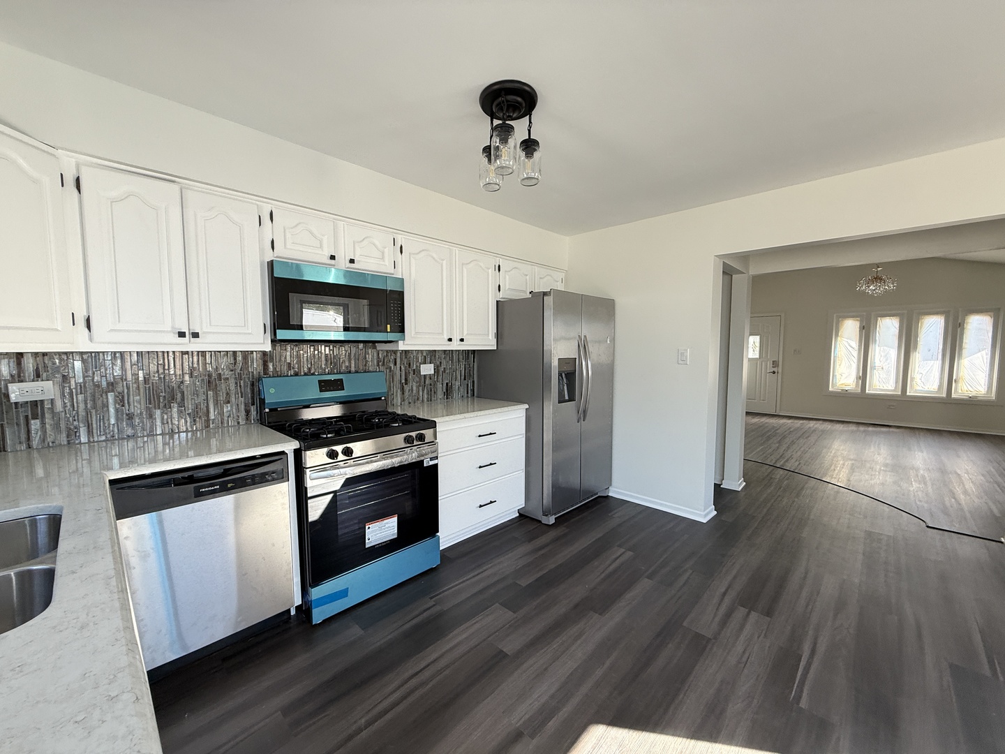 413 Canyon Trail Carol Stream IL 60188