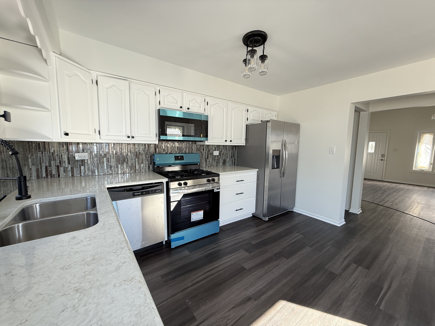 413 Canyon Trail Carol Stream IL 60188