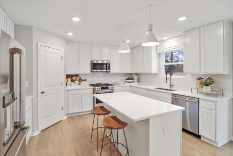 1679 Breton Avenue North Aurora IL 60542