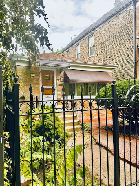 2925 North Troy Street Chicago IL 60618