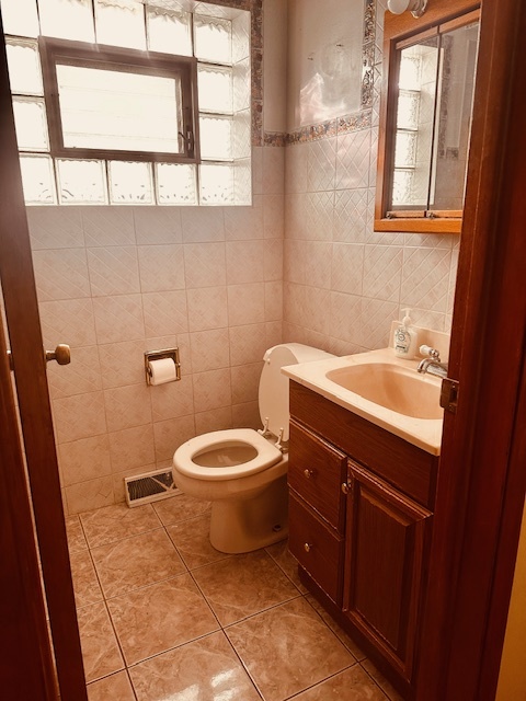 2925 North Troy Street Chicago IL 60618