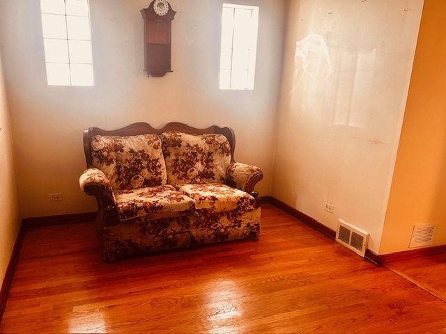 2925 North Troy Street Chicago IL 60618