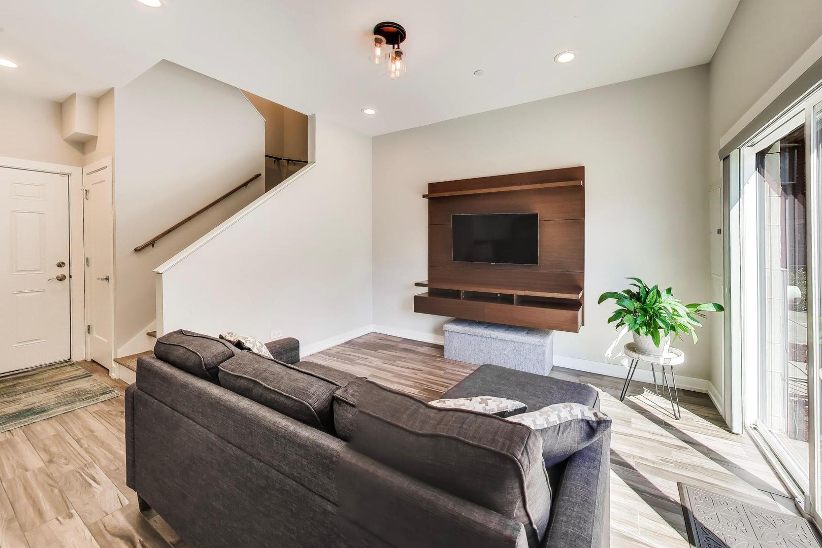 2259 West Coulter Street Chicago IL 60608