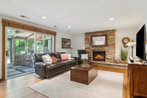 1102 East Waverly Drive Arlington Heights IL 60004