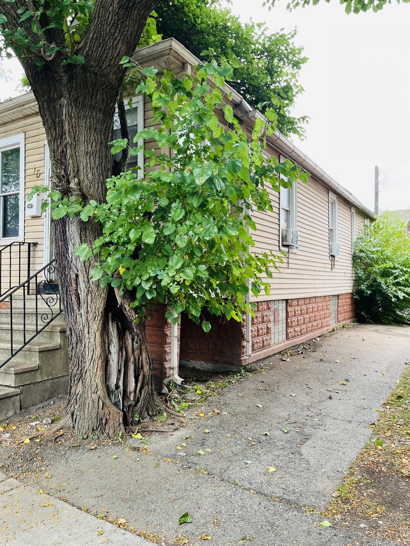 15 East 126th Street Chicago IL 60628