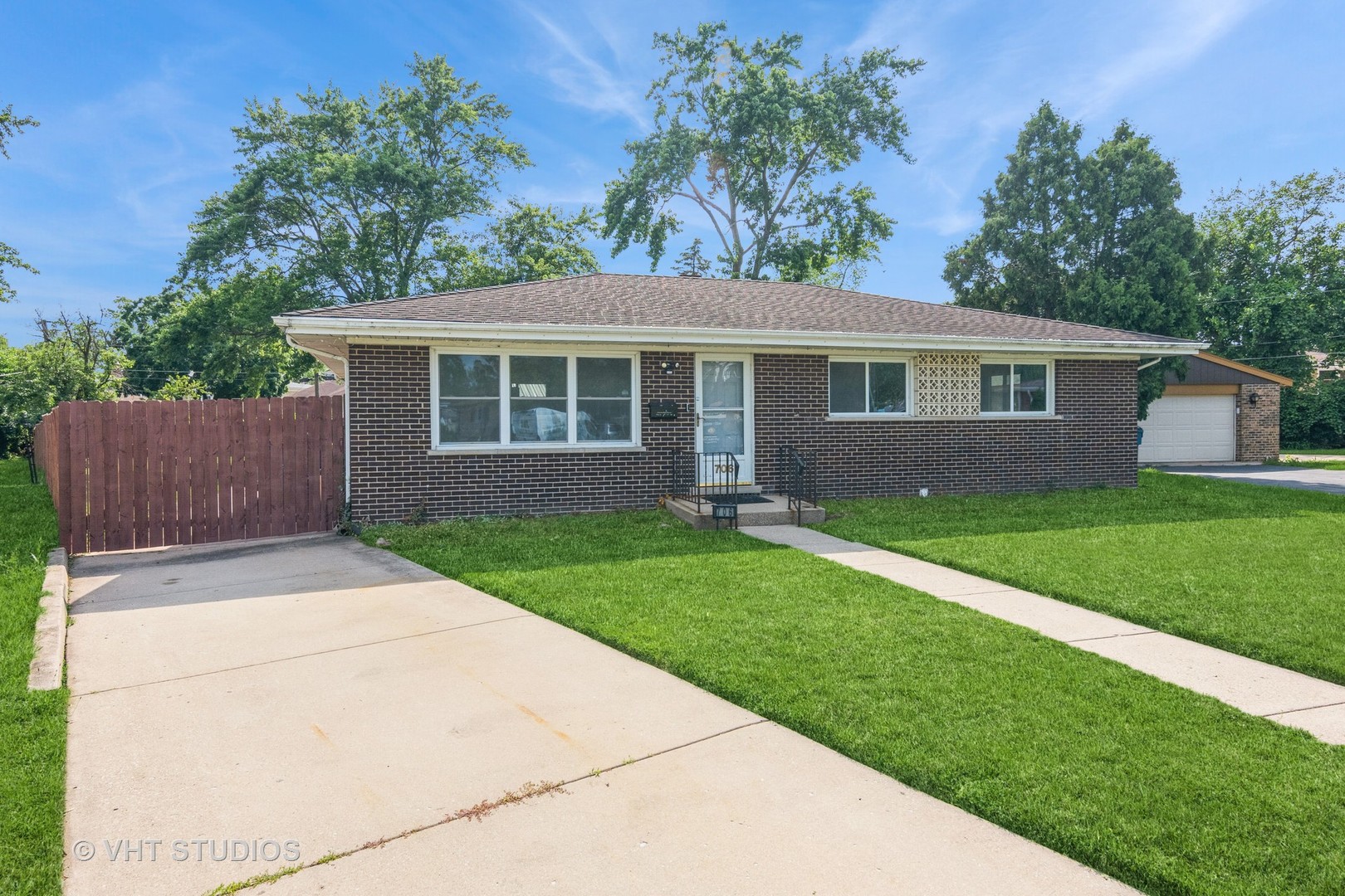 706 North Mavis Lane Addison IL 60101