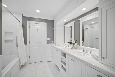 1617 Winnetka Road Glenview IL 60025