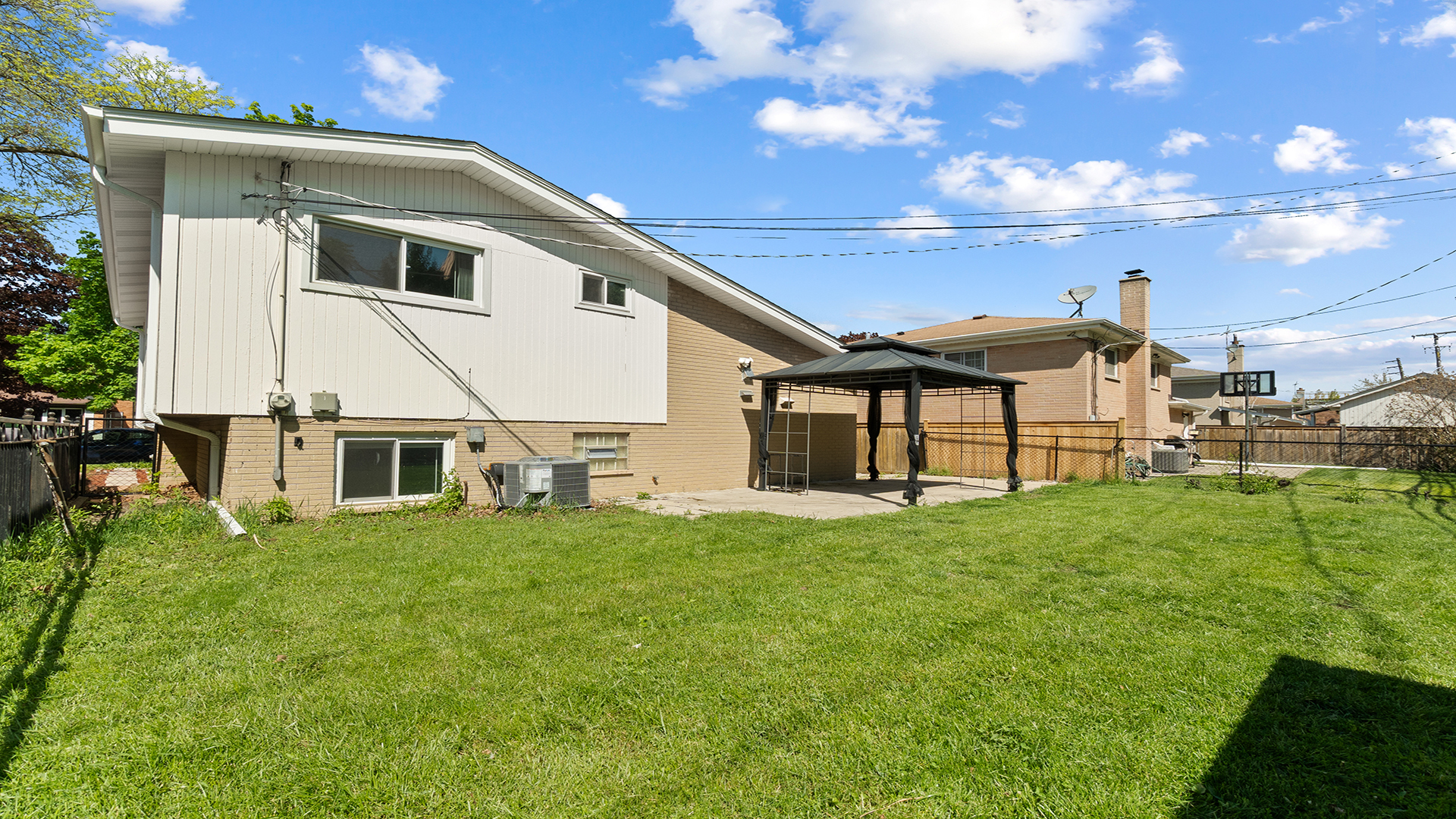 9517 Lavergne Avenue Skokie IL 60077