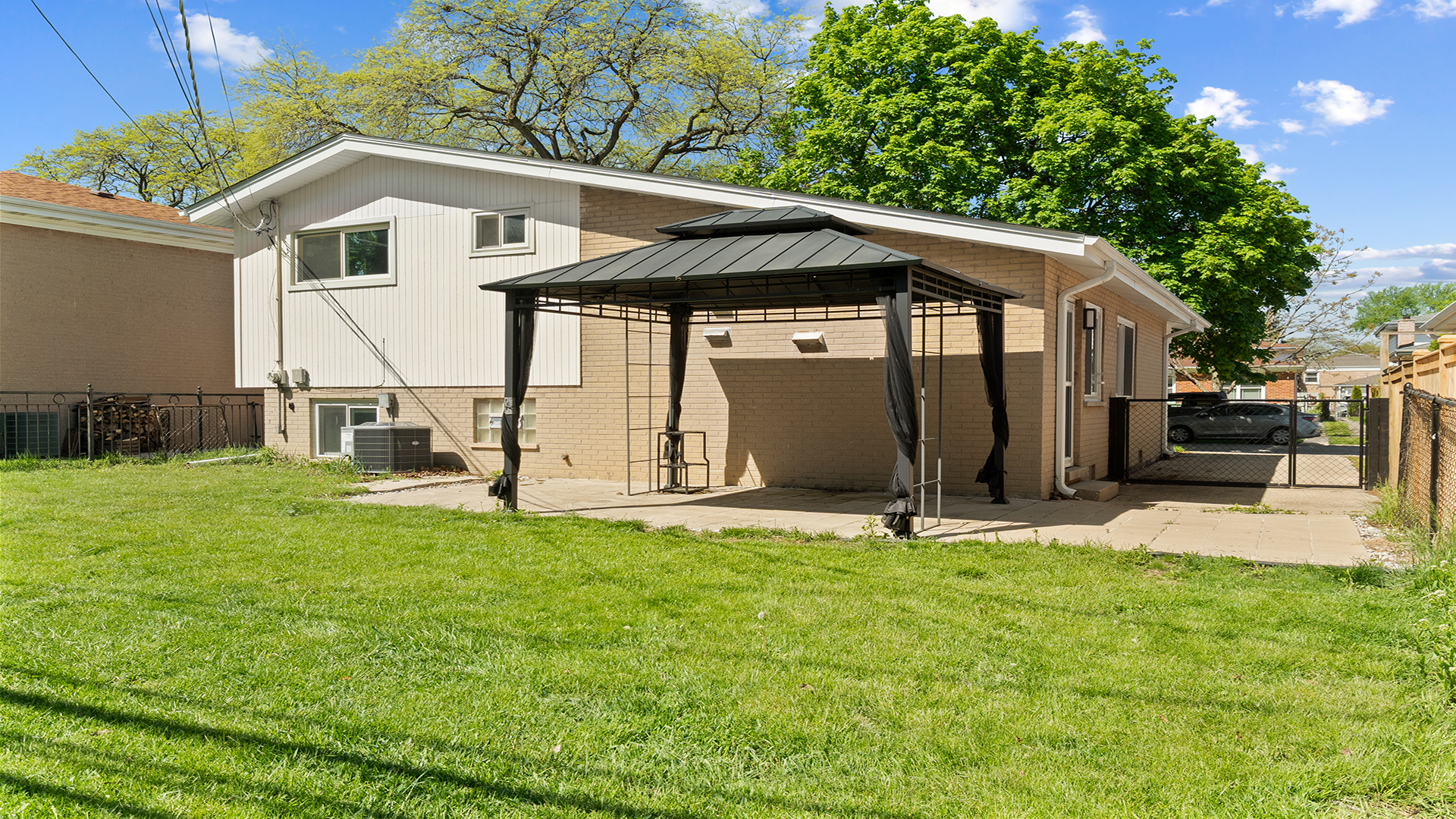 9517 Lavergne Avenue Skokie IL 60077