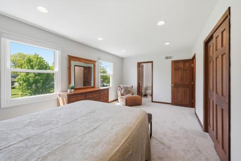 254 Woodville Lane Schaumburg IL 60193