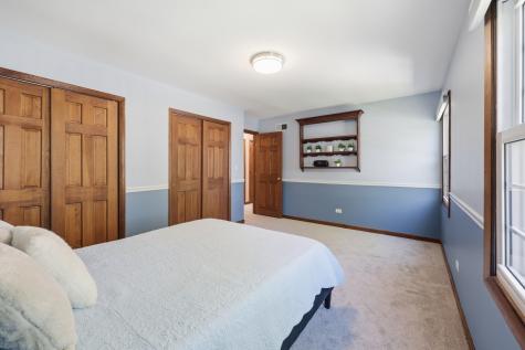 254 Woodville Lane Schaumburg IL 60193