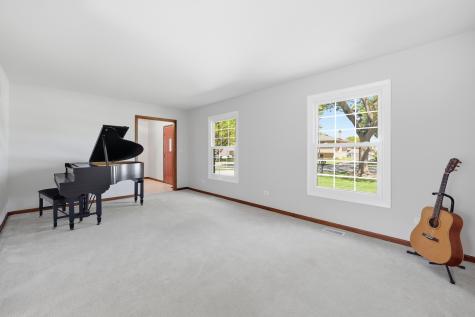 254 Woodville Lane Schaumburg IL 60193