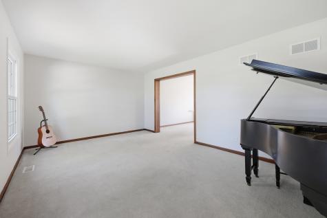 254 Woodville Lane Schaumburg IL 60193