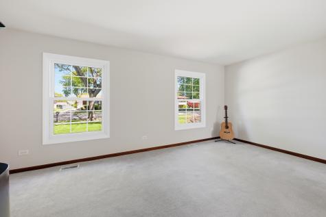254 Woodville Lane Schaumburg IL 60193