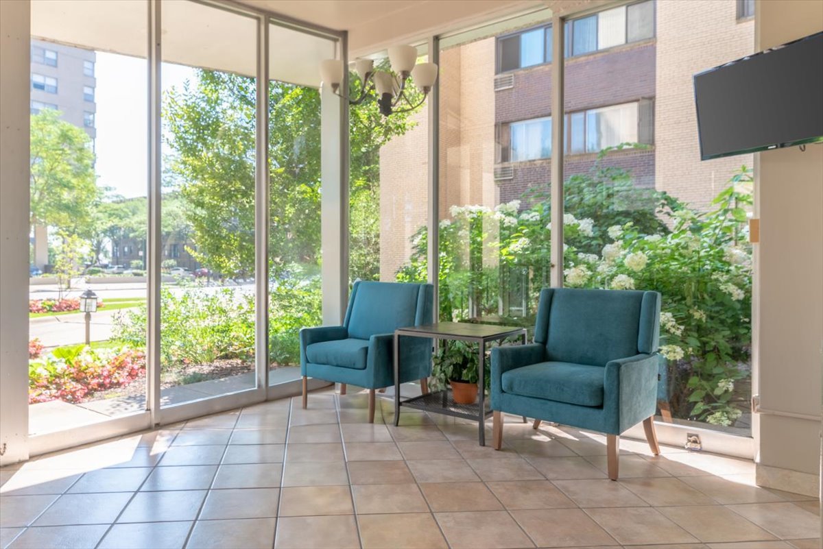 6300 North Sheridan Road Chicago IL 60660