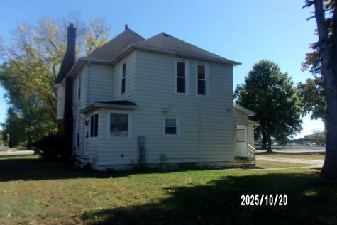 103 South Belmont Avenue Watseka IL 60970
