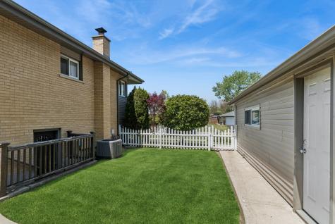801 East Greenwood Drive Mount Prospect IL 60056