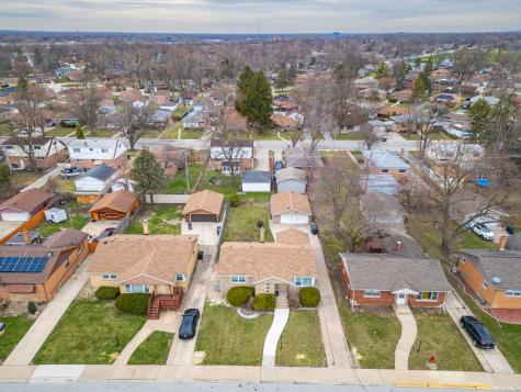 15566 Gouwens Lane South Holland IL 60473