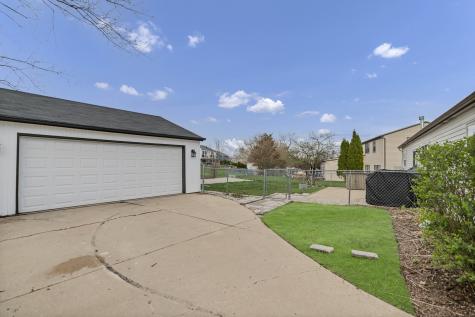 1320 Elm Drive Schaumburg IL 60194
