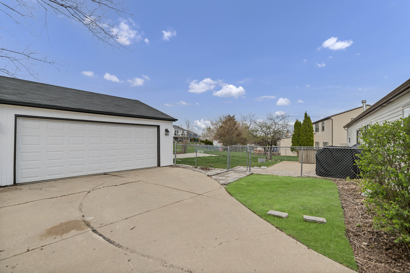 1320 Elm Drive Schaumburg IL 60194