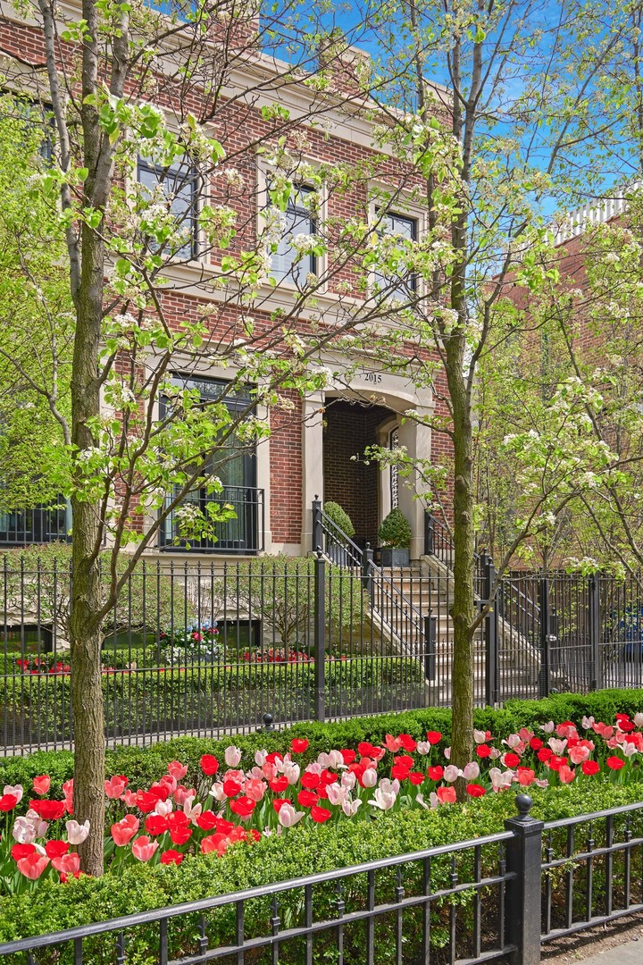 2015 North Dayton Street Chicago IL 60614