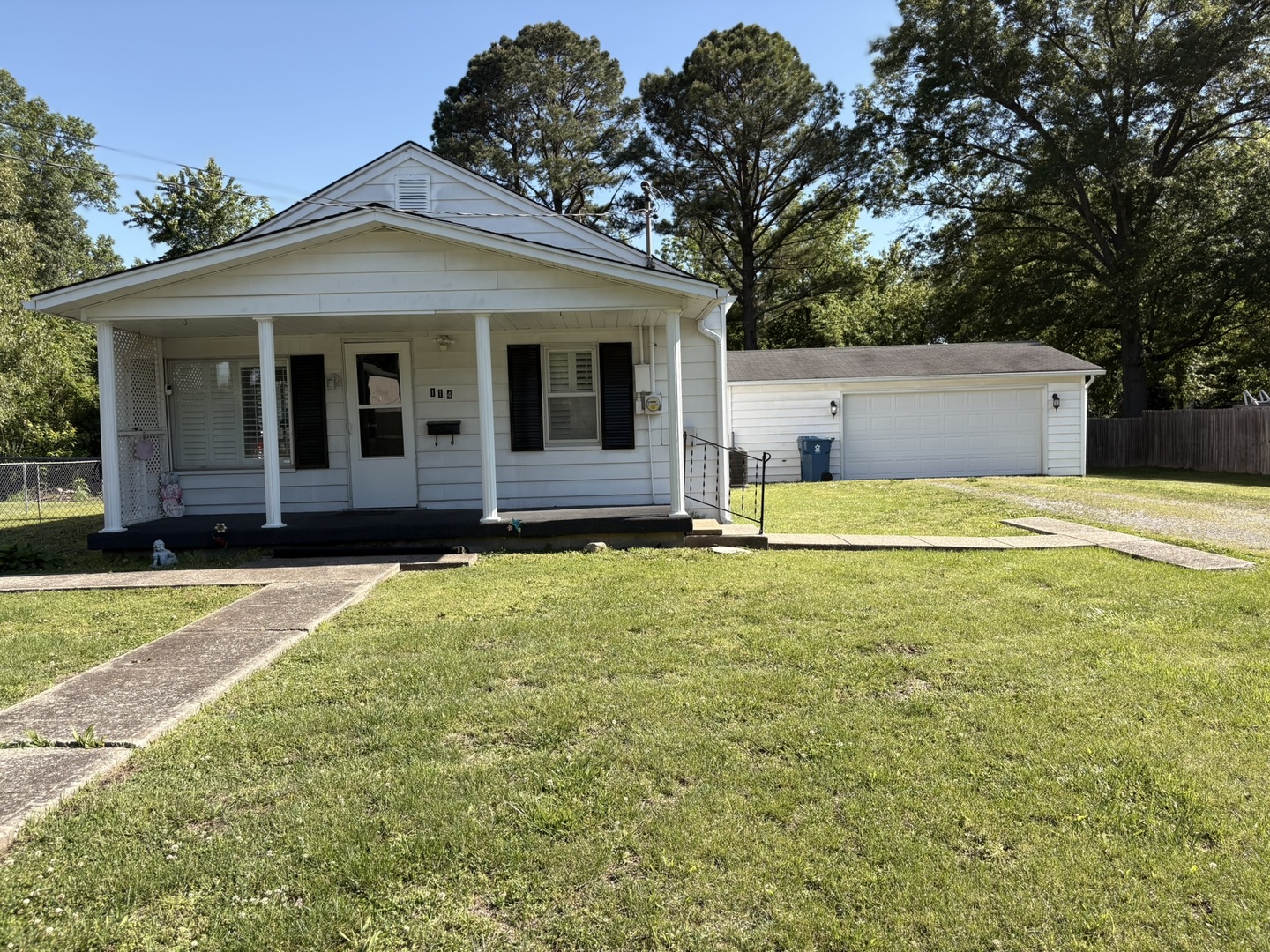 114 West Parrish Street Benton IL 62812