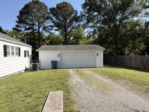 114 West Parrish Street Benton IL 62812