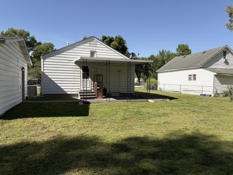 114 West Parrish Street Benton IL 62812