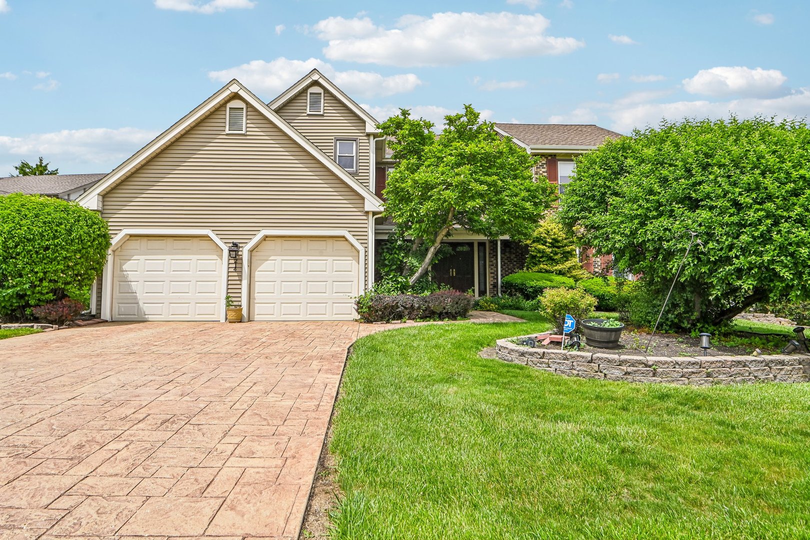 214 Carmelhead Lane Schaumburg IL 60193